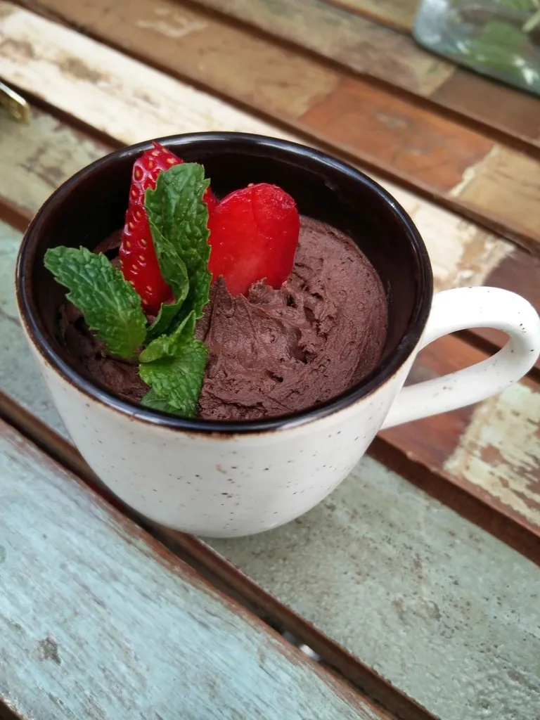 Mousse de chocolate en taza
